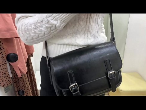 ❤️ Јавна мастурбација младе кучке ФералБерри са дилдом у соби за мерење ❤❌ Порно на sr.pornfuror.ru ☑
